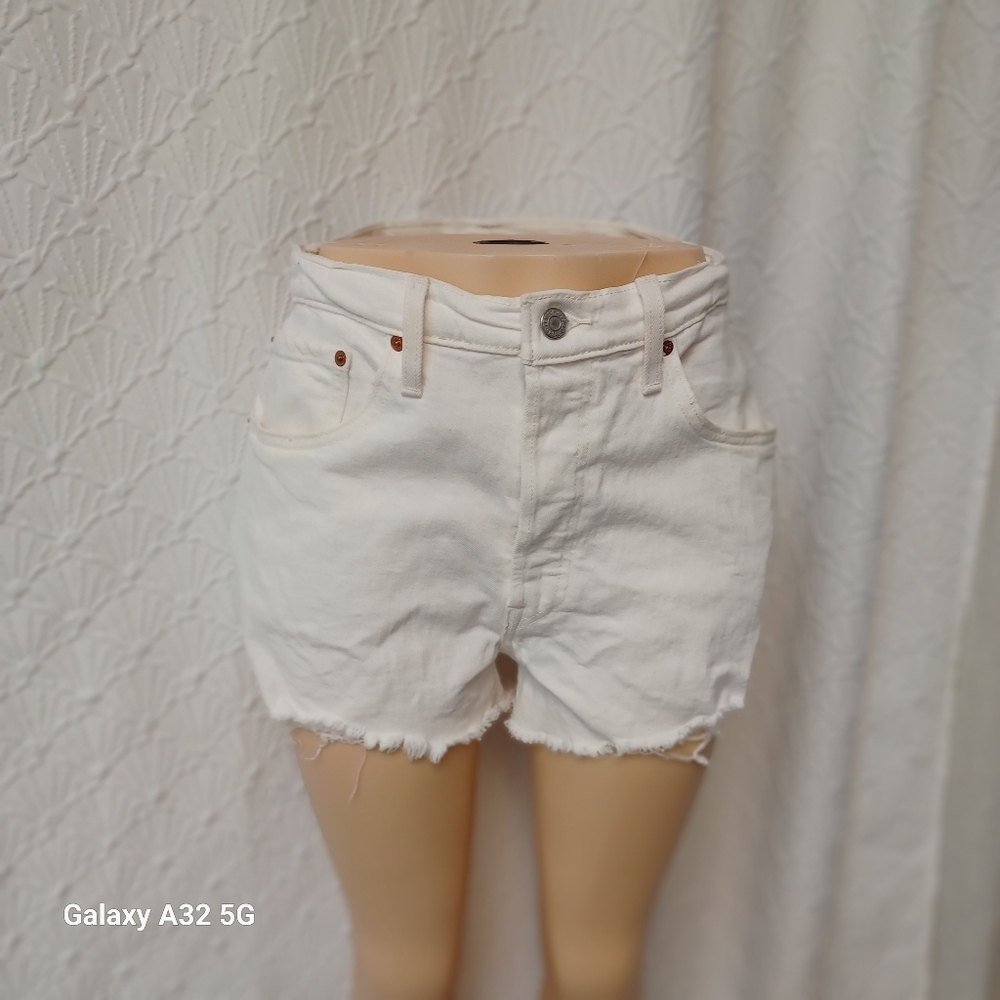Levi's White Jean Shorts for Women Size W31